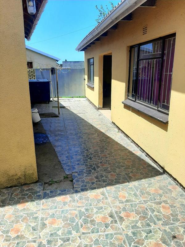 6 Bedroom Property for Sale in Mdantsane Nu 13 Eastern Cape